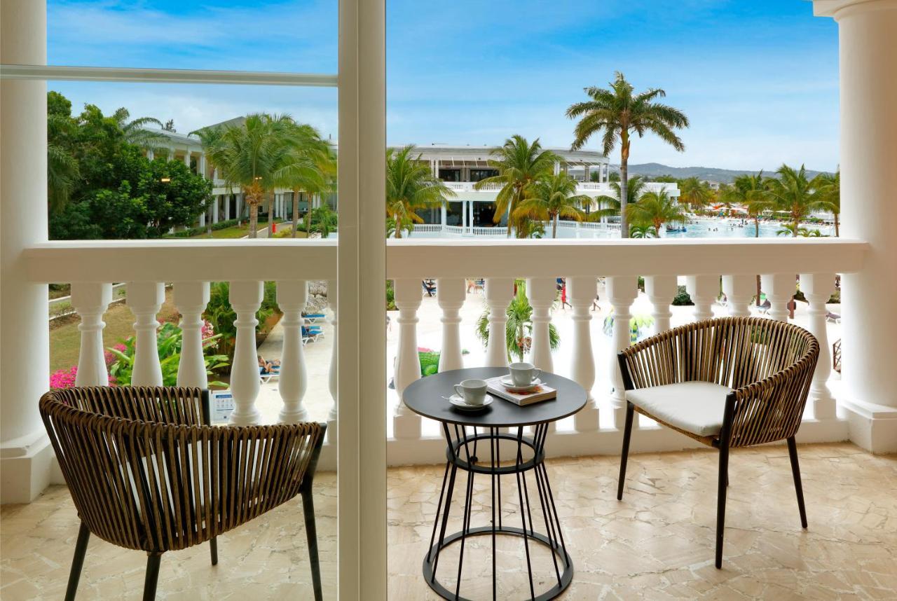 Suíte Júnior com Vista da Piscina